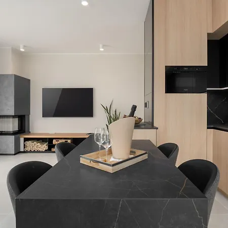 The Q Bliss - Your New 4-star Hideaway With A Garage Lejlighed *