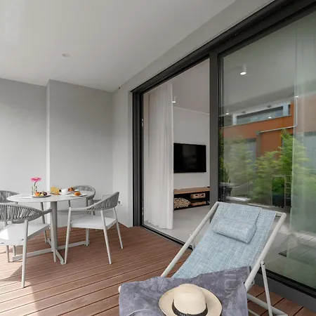 The Q Bliss - Your New 4-star Hideaway With A Garage Lejlighed