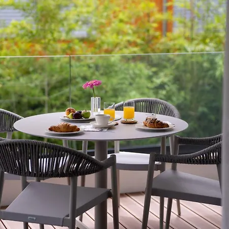 The Q Bliss - Your New 4-star Hideaway With A Garage Lejlighed
