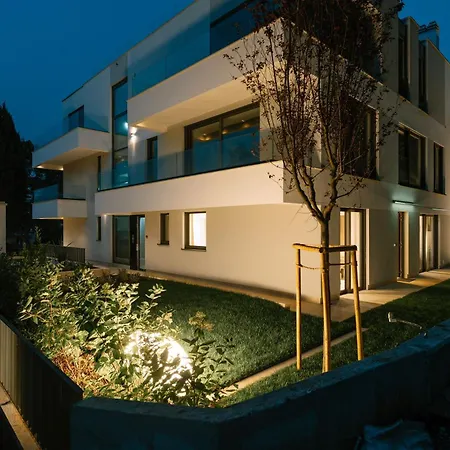 The Q Bliss - Your New 4-star Hideaway With A Garage Lejlighed