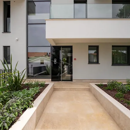 The Q Bliss - Your New 4-star Hideaway With A Garage *