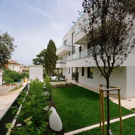 The Q Bliss - Your New 4-star Hideaway With A Garage Appartement *